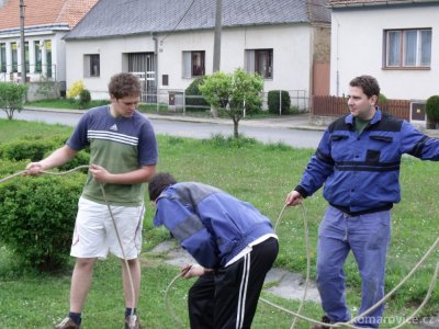 STAVĚNÍ MÁJE