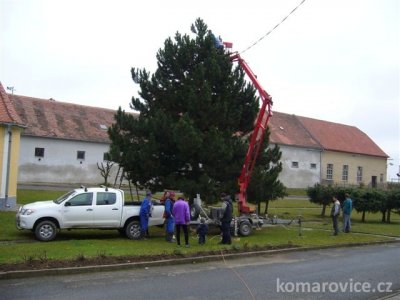 MONTÁŽ VÁNOČNÍHO OSVĚTLENÍ